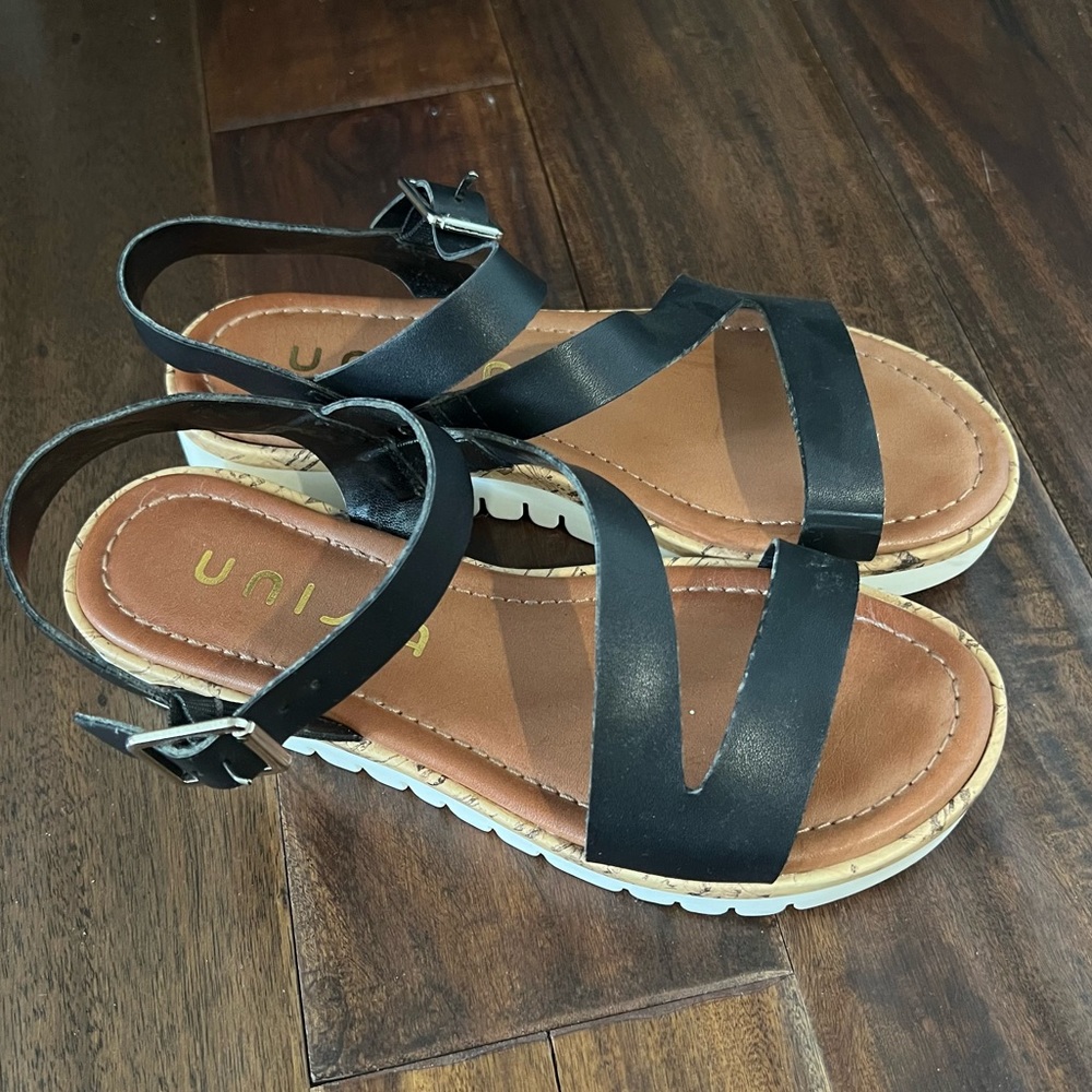 Unisa Black Chunky Platform Sandal Size 7